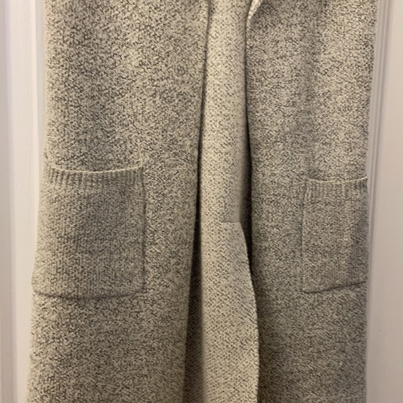 Grey Sleeveless Poncho!! - Picture 3 of 4